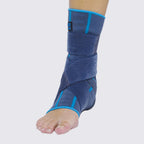 Cavigliera elastica con supporti malleolari in silicone e bendaggio funzionale