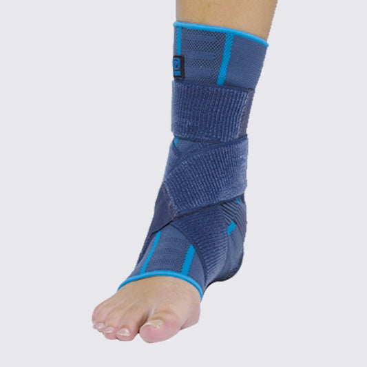 Cavigliera elastica con supporti malleolari in silicone e bendaggio funzionale