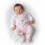 Neonata che indossa tutina ciniglia rosa Luglio