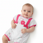 Neonata con pagliaccetto rosa e bianco